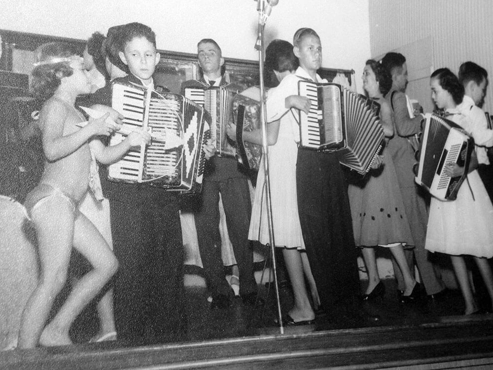 Apresentação da academia Mário Mascarenhas década de 50 Batatais